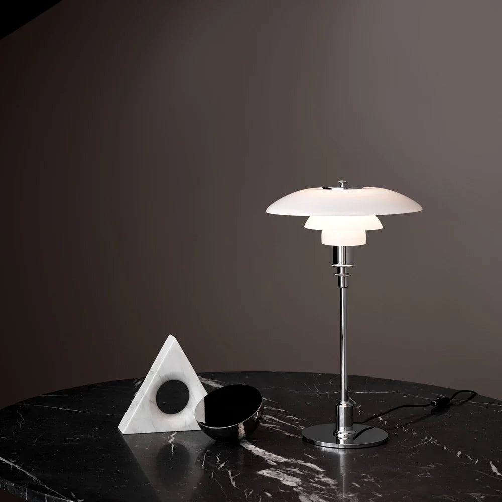 Lampe de table en métal chromé et abat-jour blanc à diffuseur superposé – Claréa