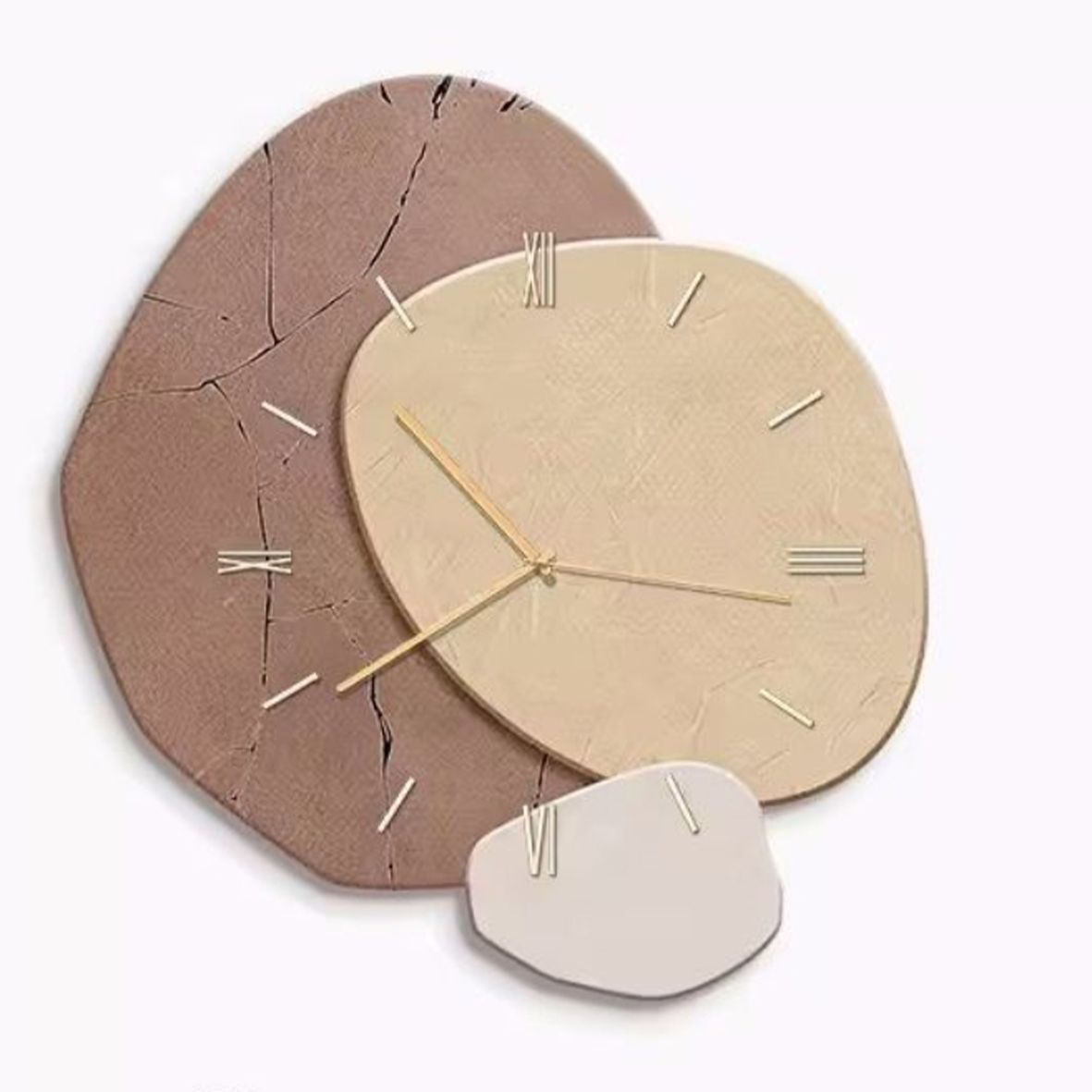 Sculptural Gold Wall Clock – Modern Statement Decor