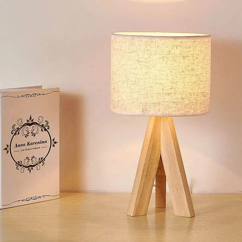 Lampe de chevet design en Tissu et Pied en Bois