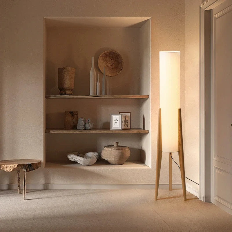 Lampadaire trépied en bois noyer avec abat-jour cylindrique blanc – Nuviro