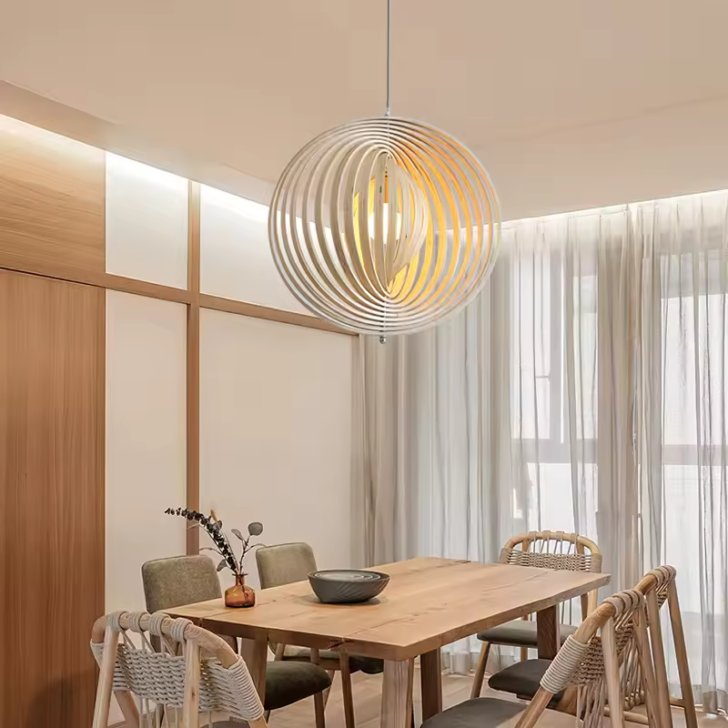 Suspension en bois lamellé ajouré – Orbélia