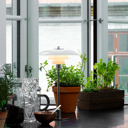 Lampe de table en métal chromé et abat-jour blanc à diffuseur superposé – Claréa