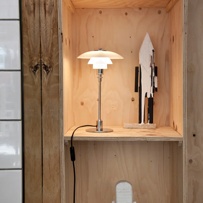 Lampe de table en métal chromé et abat-jour blanc à diffuseur superposé – Claréa