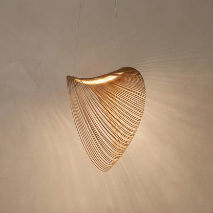 Suspension Sculpturale en Bois Ondulé - Brisora