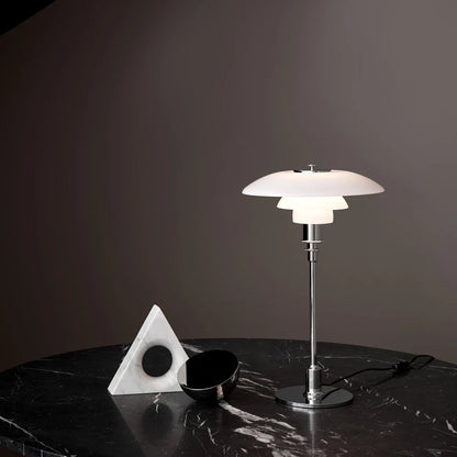 Lampe de table en métal chromé et abat-jour blanc à diffuseur superposé – Claréa