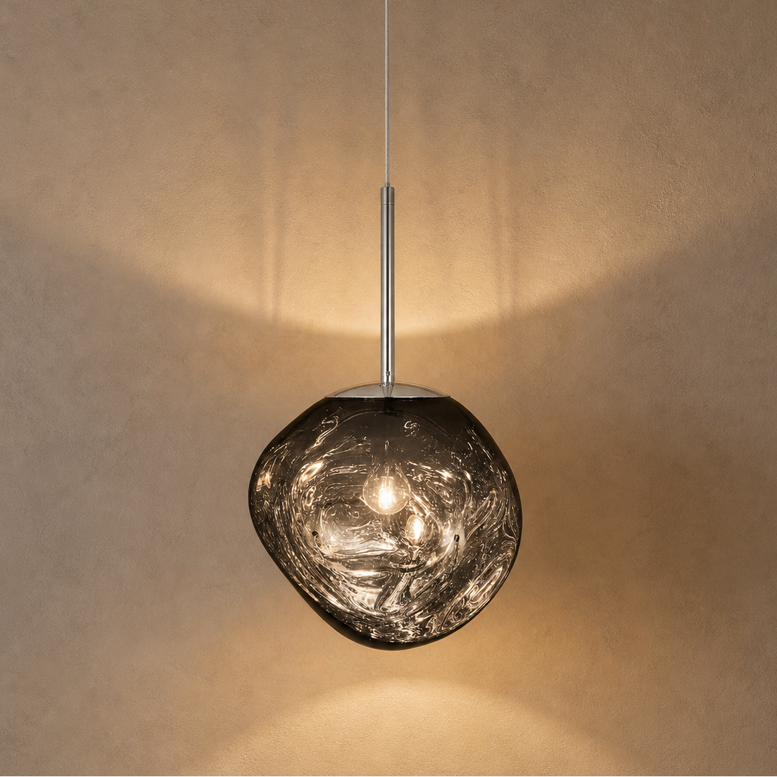 Suspension en Verre Effet Fusion Ambré et Métal Chromé – Mélora