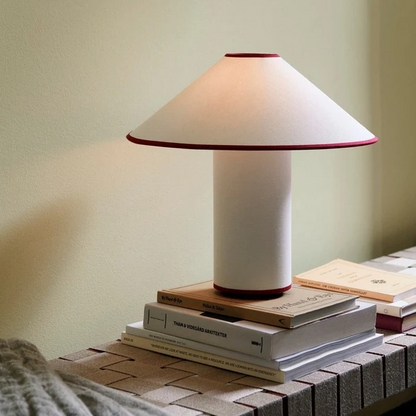 Lampe de Table en Tissu avec Abat-Jour Conique – Tradition Scandinave