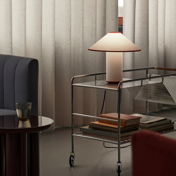 Lampe de Table en Tissu avec Abat-Jour Conique – Tradition Scandinave