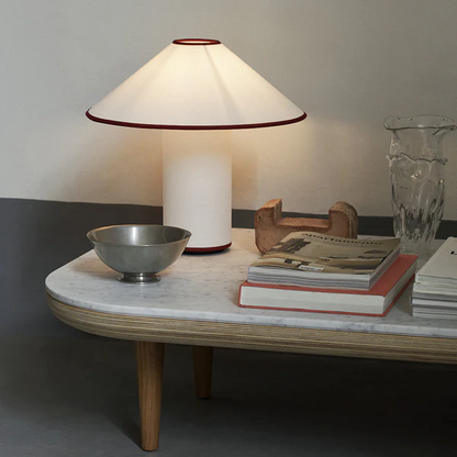 Lampe de Table en Tissu avec Abat-Jour Conique – Tradition Scandinave