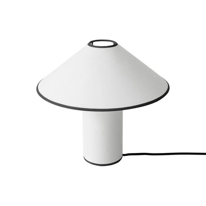 Lampe de Table en Tissu avec Abat-Jour Conique – Tradition Scandinave