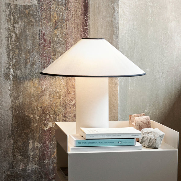Lampe de Table en Tissu avec Abat-Jour Conique – Tradition Scandinave
