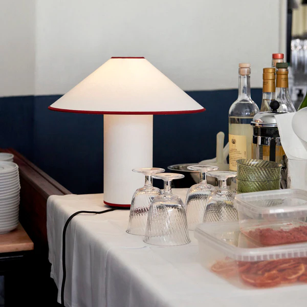 Lampe de Table en Tissu avec Abat-Jour Conique – Tradition Scandinave