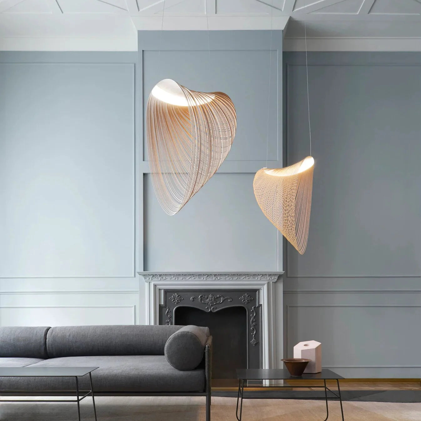 Suspension Sculpturale en Bois Ondulé - Brisora