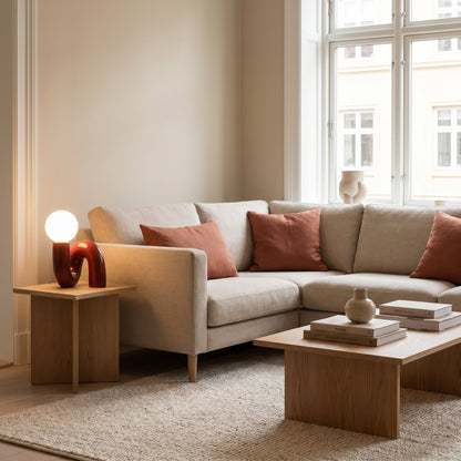 Lampe de Table Design en Résine Rouge et Globe Opalin – Cérona