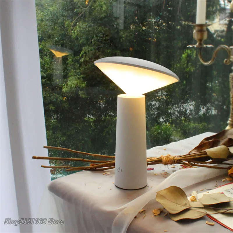 Lampe de chevet LED moderne