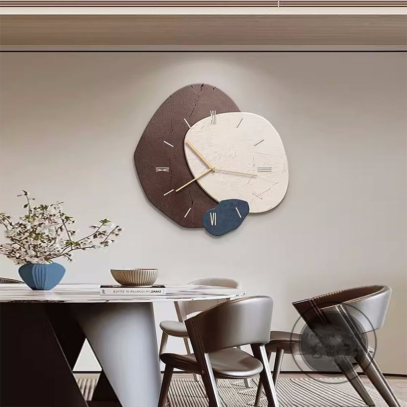 Sculptural Gold Wall Clock – Modern Statement Decor