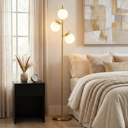 Lampadaire 3 Globes en Verre Opalin et Métal Doré - Aurélo