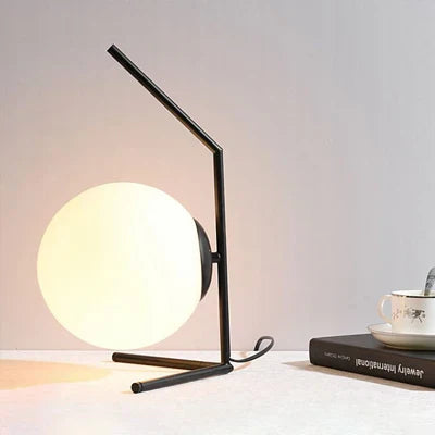 Lampe de chevet design bras dorés & boule de verre
