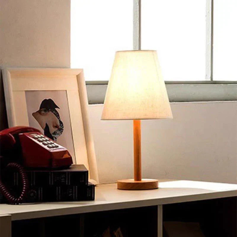 lampe de chevet en bois nordique