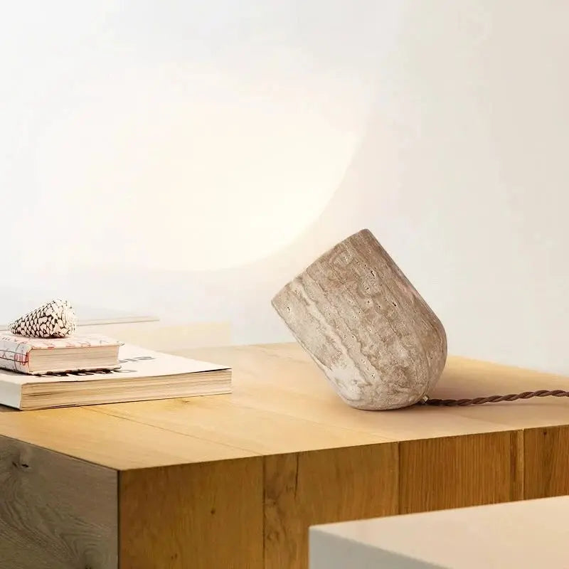 Lampe à poser Design en Travertin - Inclinéa