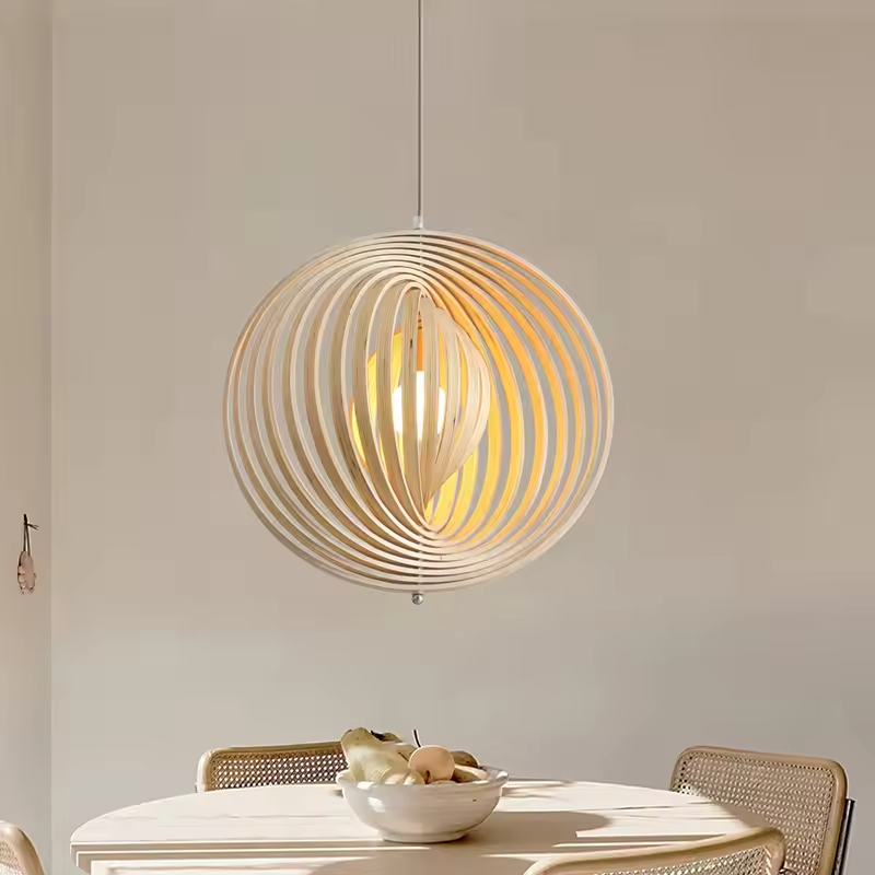 Suspension en bois lamellé ajouré – Orbélia