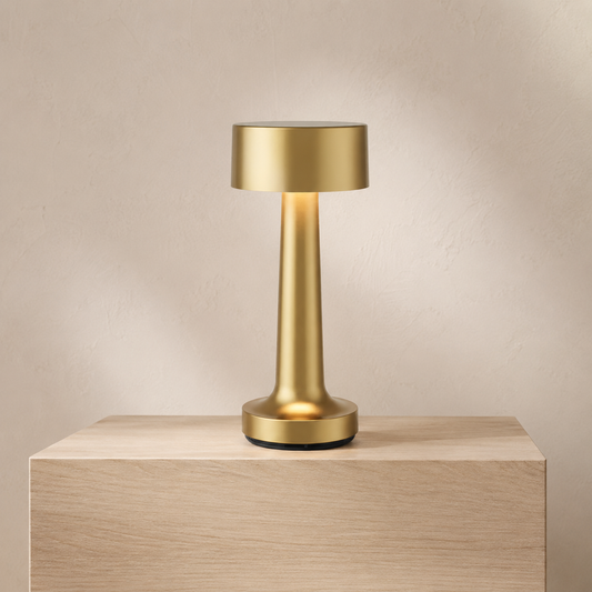 Lampe de table en métal doré – Doruna