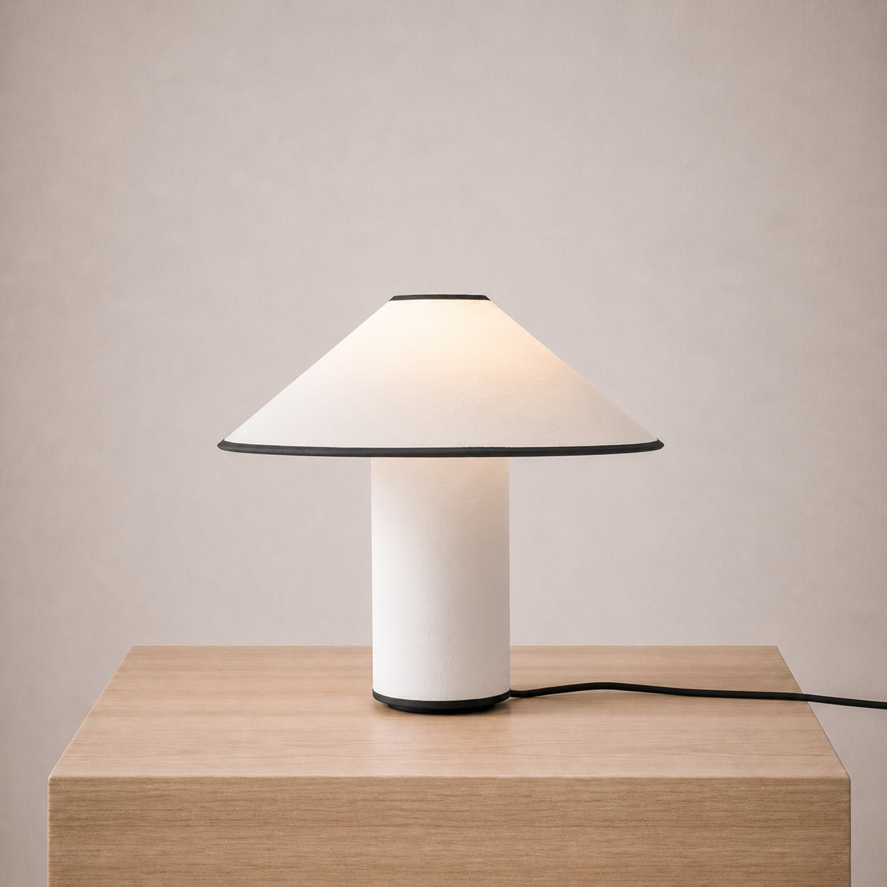 Lampe de Table en Tissu avec Abat-Jour Conique – Tradition Scandinave