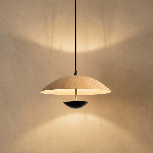 Suspension en bois clair et métal noir avec diffuseur LED – Lignora