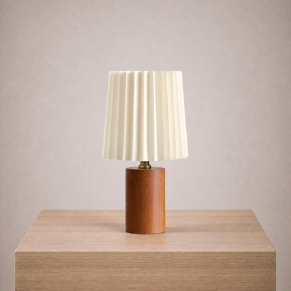 Lampe de table en bois avec abat-jour plissé ivoire – Linuna