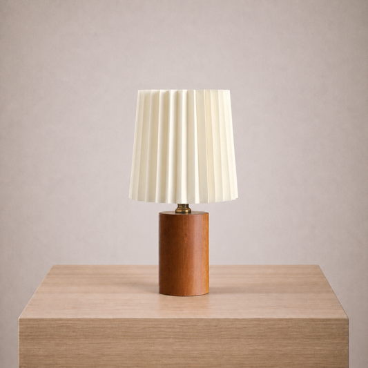 Wooden table lamp with ivory pleated shade – Linuna
